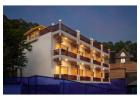 Is there any boutique hotel in Kasauli with a pool?